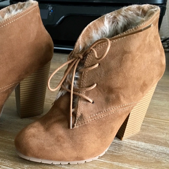 Leila Stone Shoes - BEAUTIFUL TAN SUEDE SHOES WITH FAUX FUR INSIDE SZ9